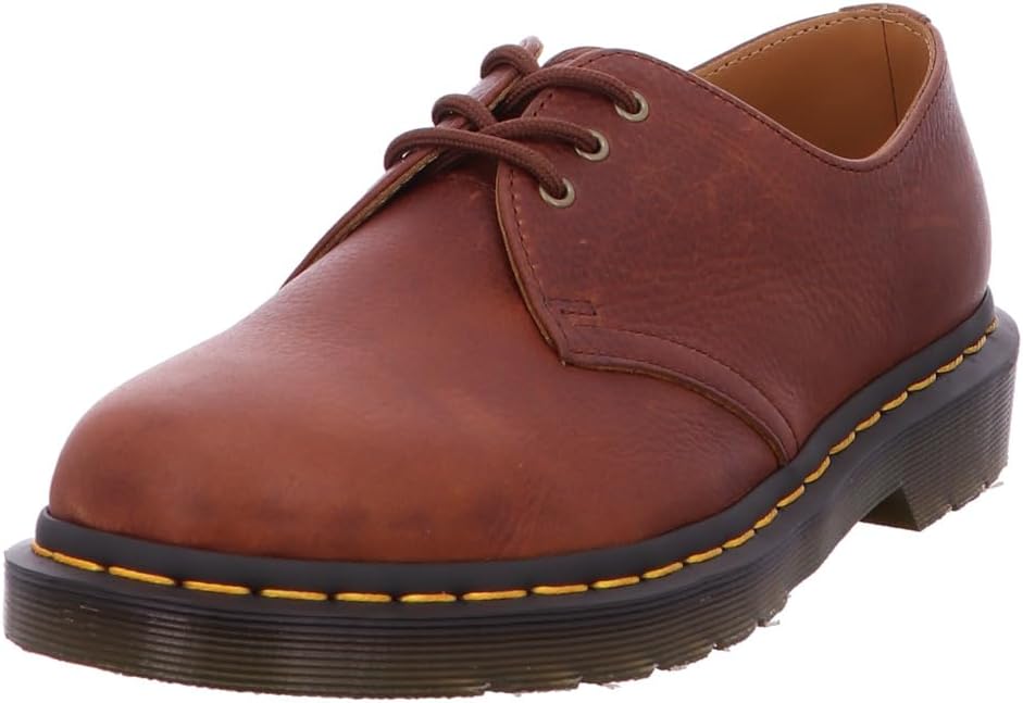 Paire de Dr Martens 1461 Oxford Homme Cuir Ambassadeur posée sur un sol en bois, montrant les détails de la semelle et du cuir